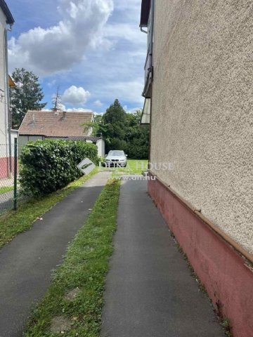 Eladó családi ház, Budapesten, XIV. kerületben 225 M Ft