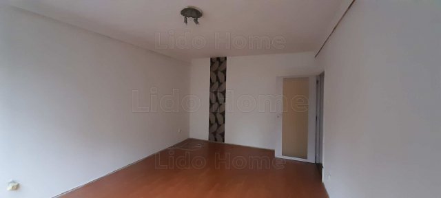 Eladó panellakás, Kaposváron 33.5 M Ft, 2 szobás