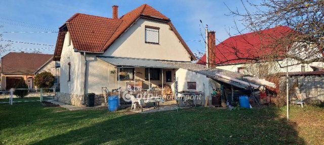 Eladó családi ház, Pannonhalmán 65 M Ft, 4 szobás