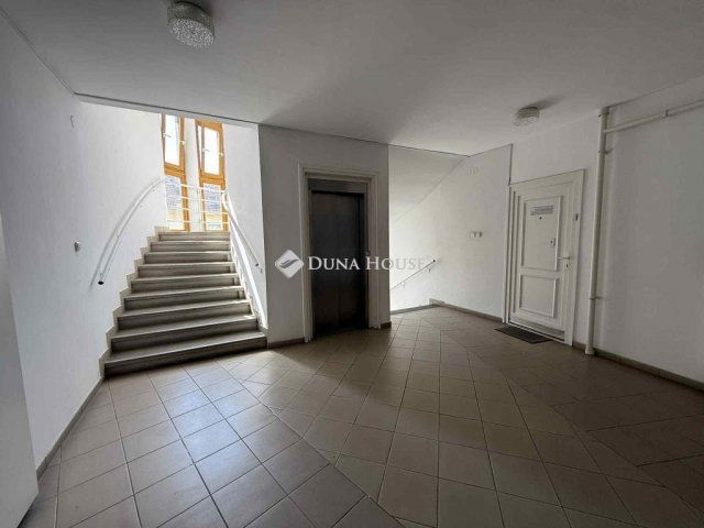 Kiadó iroda, Kecskeméten 100 E Ft / hó, 1 szobás