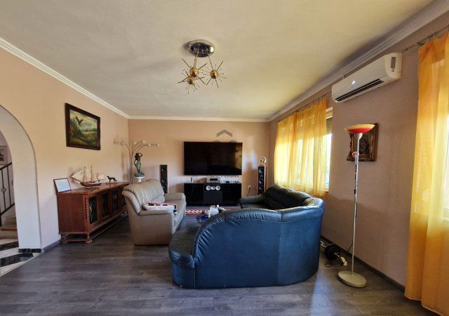 Eladó családi ház, Budapesten, XVIII. kerületben 220 M Ft