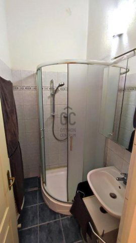 Eladó téglalakás, Budapesten, VI. kerületben 74.5 M Ft, 1 szobás