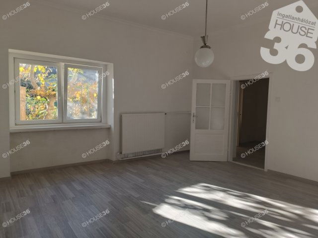 Eladó téglalakás, Kiskunfélegyházán 24 M Ft, 2 szobás