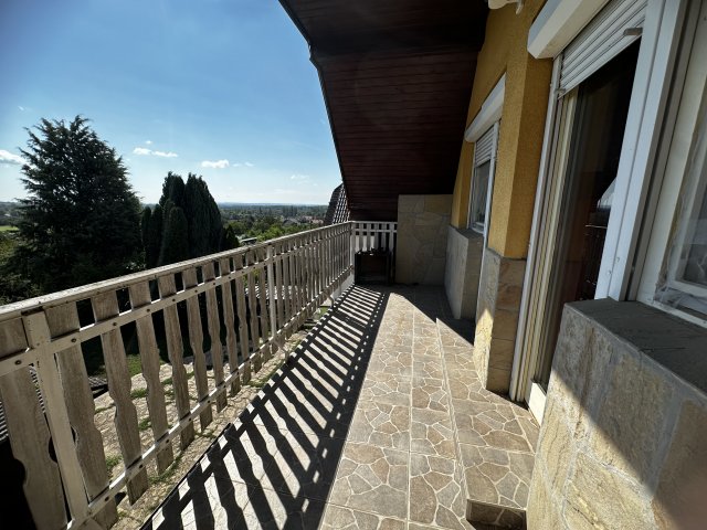 Eladó családi ház, Alsópáhokon 85.442 M Ft, 8 szobás