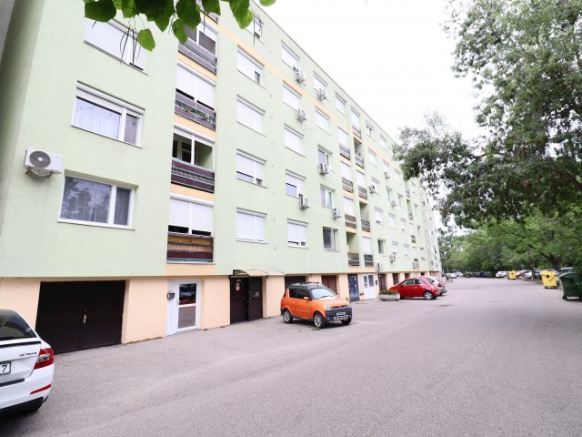 Eladó panellakás, Szegeden 51.9 M Ft, 3 szobás