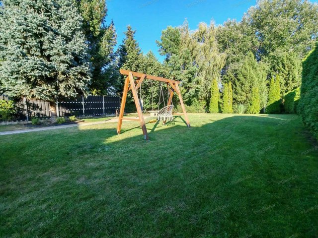 Eladó téglalakás, Nyíregyházán 119.999 M Ft, 3 szobás