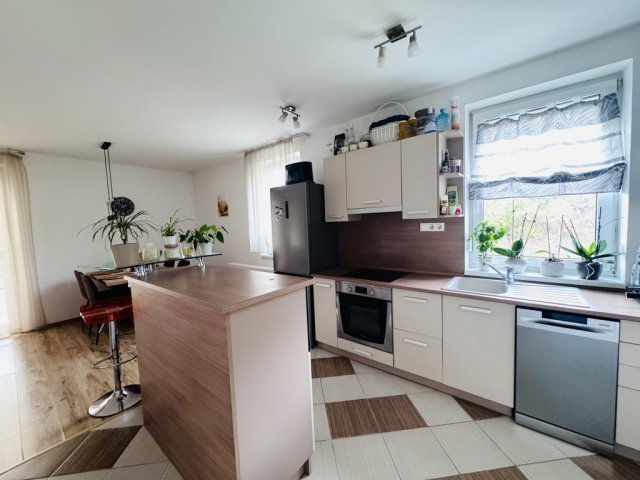 Eladó téglalakás, Pécsett 68.9 M Ft, 2 szobás