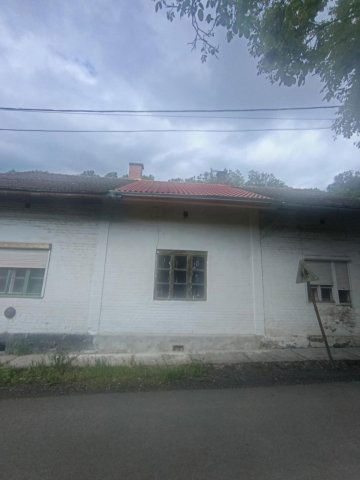 Eladó sorház, Komlón, Ady Endre utcában 5.9 M Ft, 2 szobás