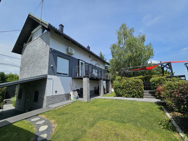 Eladó nyaraló, Szigetszentmártonban 149.9 M Ft, 5 szobás