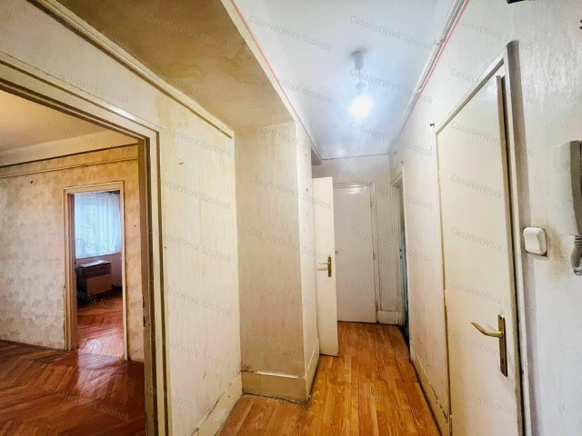 Eladó téglalakás, Szolnokon 31.5 M Ft, 2 szobás