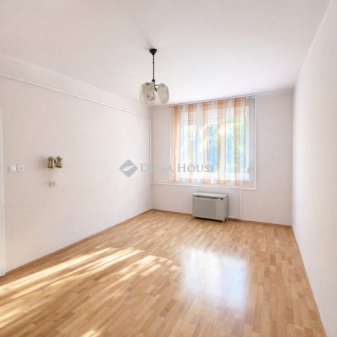 Eladó téglalakás, Szombathelyen, Szűrcsapó utcában 40.5 M Ft