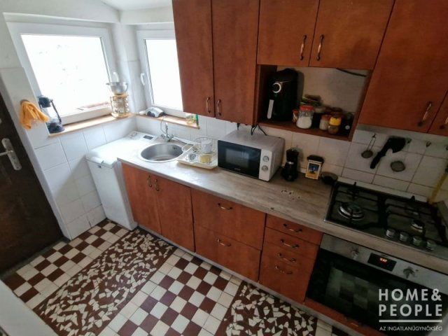 Eladó családi ház, Szegeden 38 M Ft, 2 szobás