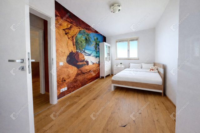 Eladó családi ház, Sopronban 240 M Ft, 7 szobás