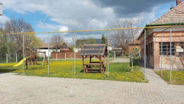 Eladó ipari ingatlan, Orosházán 150 M Ft / költözzbe.hu