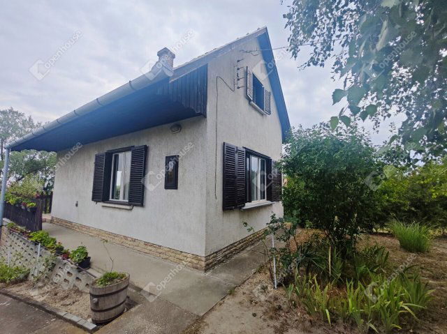Eladó nyaraló, Győrújbaráton 40 M Ft, 1 szobás