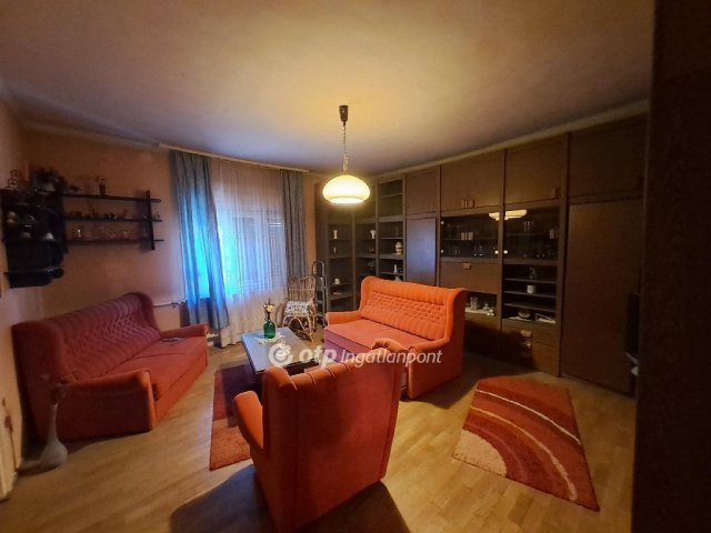 Eladó családi ház, Makón 34.9 M Ft, 4 szobás