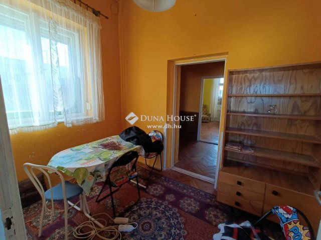 Eladó téglalakás, Kunszentmártonban 14 M Ft, 2 szobás