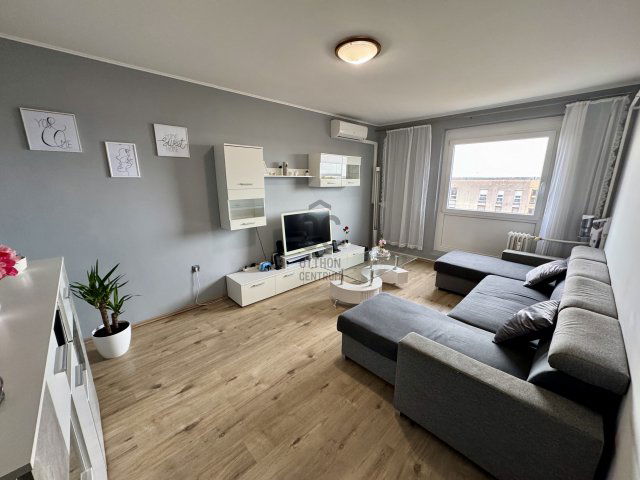 Eladó panellakás, Szekszárdon, Dr. Hirling Ádám utcában