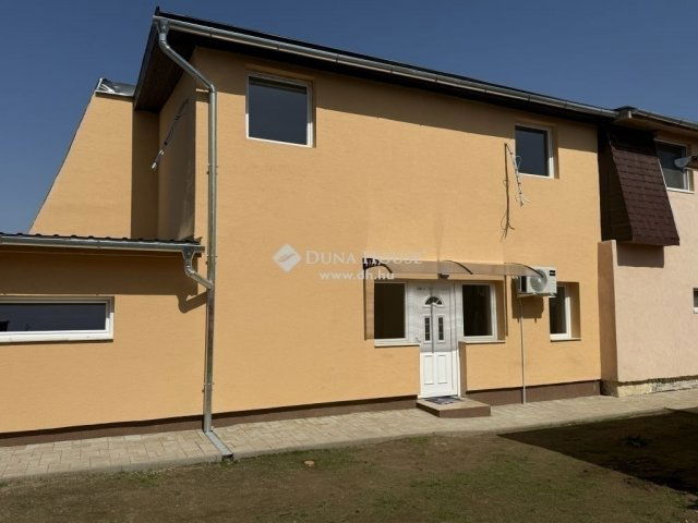 Eladó családi ház, Budapesten, XVIII. kerületben 69.9 M Ft