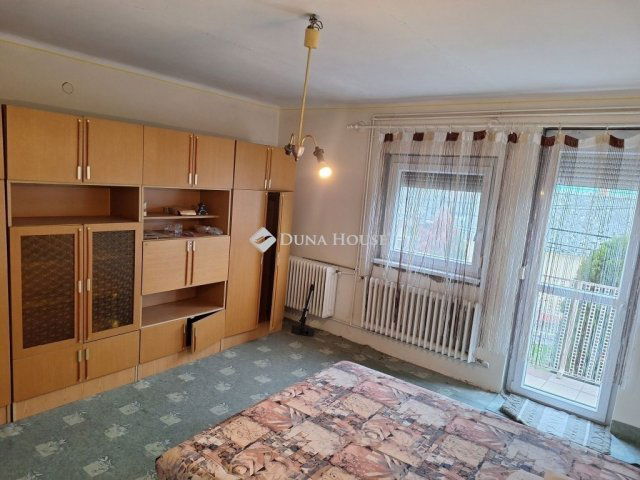 Eladó családi ház, Ászáron 59.5 M Ft, 8 szobás