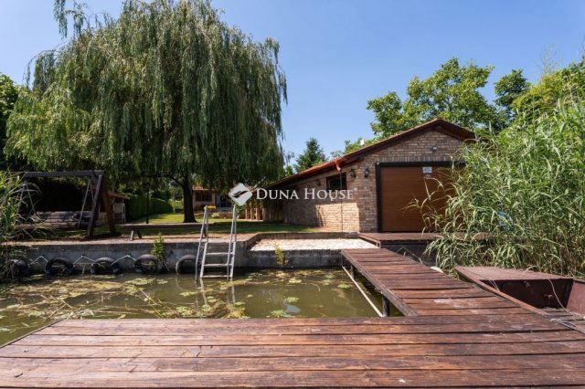 Eladó nyaraló, Ráckevén 219 M Ft, 4 szobás