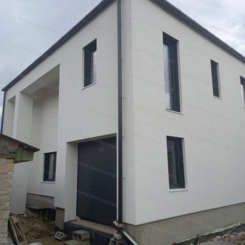 Eladó családi ház, Balatonfüreden 175 M Ft, 23 szobás