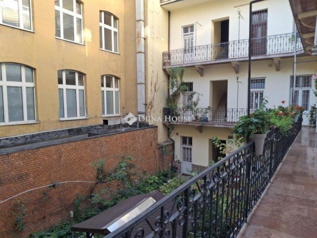 Eladó téglalakás, Budapesten, VII. kerületben 51.9 M Ft