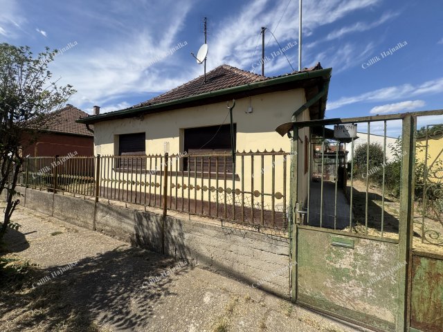 Eladó családi ház, Szolnokon, Torony utcában 16 M Ft, 2 szobás