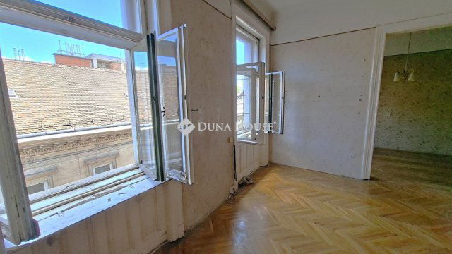 Eladó téglalakás, Budapesten, VII. kerületben, Rákóczi úton