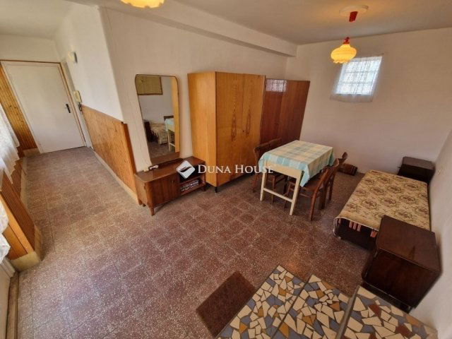 Eladó családi ház, Baján 54.99 M Ft, 4 szobás