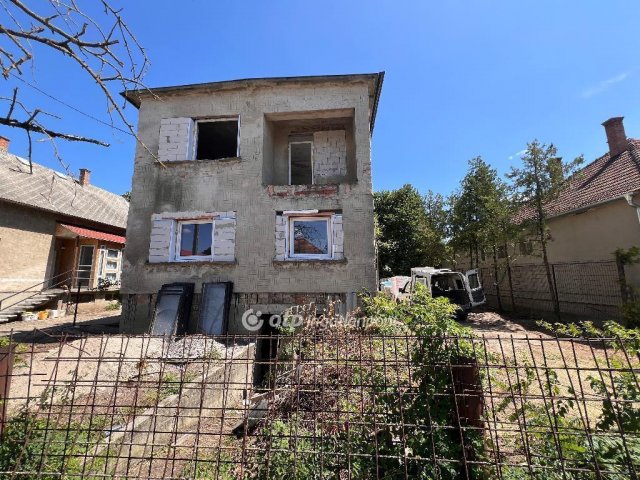 Eladó családi ház, Kiskunlacházán 85.9 M Ft, 4 szobás