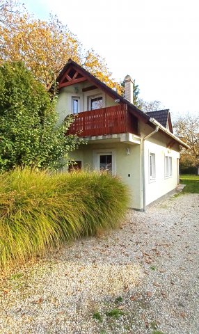 Eladó családi ház, Balatonkenesén 99 M Ft, 4 szobás
