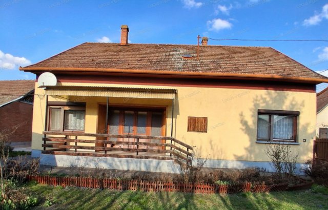 Eladó családi ház, Karcagon 39.5 M Ft, 3 szobás
