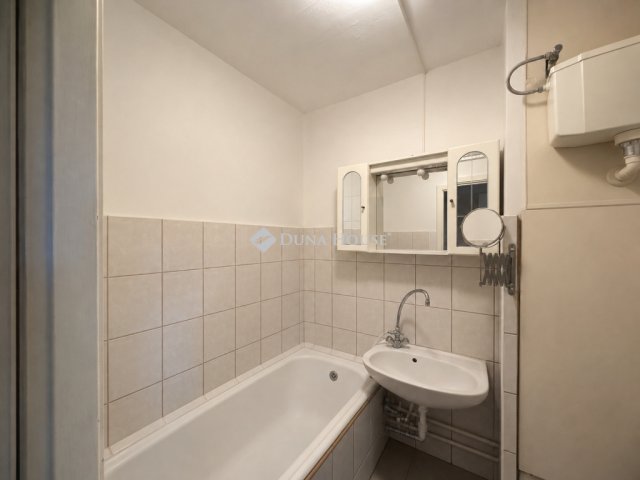 Eladó panellakás, Debrecenben 48 M Ft, 2 szobás