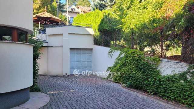 Eladó téglalakás, Budapesten, XII. kerületben 365 M Ft, 7 szobás