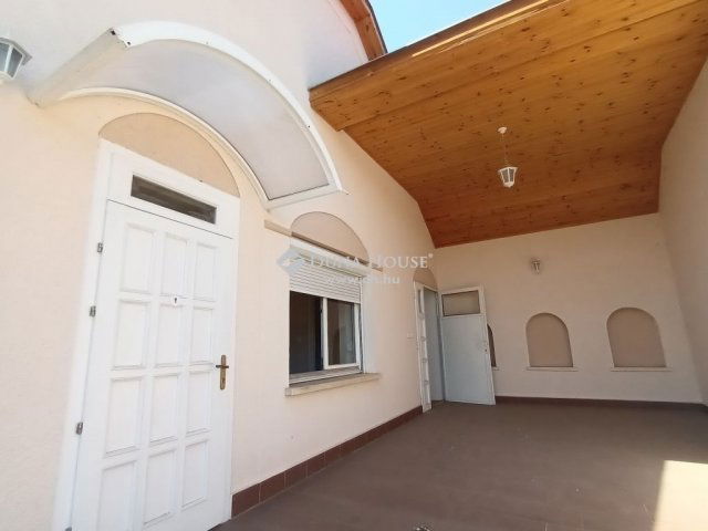 Eladó családi ház, Kecskeméten 97.9 M Ft, 3 szobás