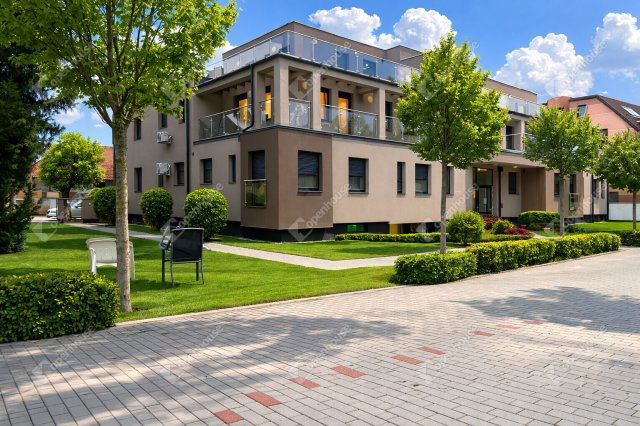 Eladó téglalakás, Székesfehérvárott 88.9 M Ft, 3 szobás