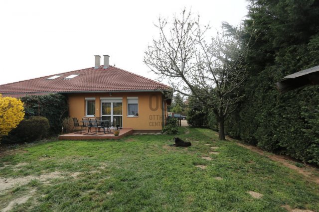 Eladó ikerház, Kistarcsán 119.9 M Ft, 4 szobás