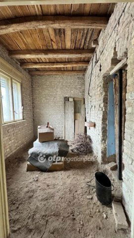 Eladó családi ház, Pápán 34.9 M Ft, 2+1 szobás