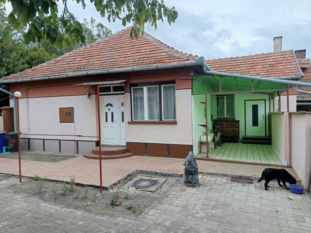 Eladó családi ház, Akasztón, Béke utcában 27 M Ft, 3 szobás