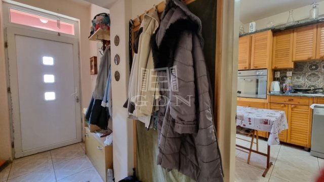 Eladó családi ház, Székesfehérvárott 95 M Ft, 6+1 szobás