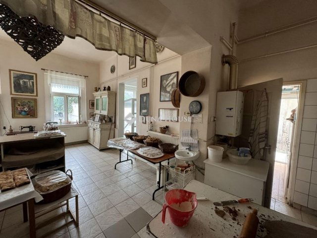 Eladó üzlethelyiség, Kecskeméten 129.99 M Ft