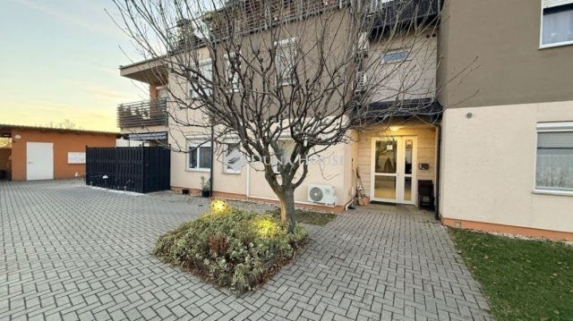 Eladó téglalakás, Győrött 79.9 M Ft, 3 szobás