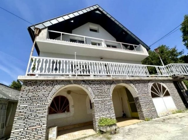 Eladó családi ház, Balatonfüreden 184.9 M Ft, 6 szobás