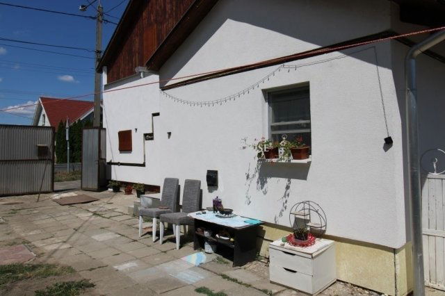 Eladó családi ház, Szegeden 46 M Ft, 2 szobás