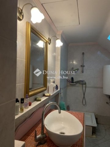 Eladó ikerház, Pécsett 97 M Ft, 5 szobás / költözzbe.hu