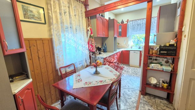 Eladó családi ház, Békéscsabán 59.5 M Ft, 6 szobás