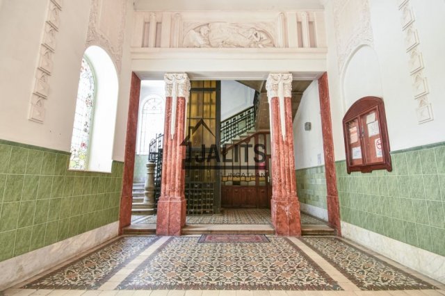 Eladó téglalakás, Budapesten, VI. kerületben, Hajós utcában