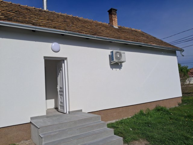 Eladó téglalakás, Komáromban 44.9 M Ft, 3+1 szobás