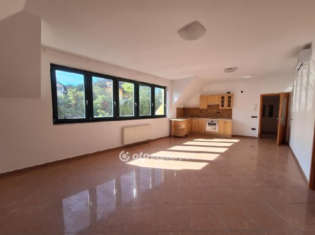 Eladó téglalakás, Veszprémben 89 M Ft, 4 szobás